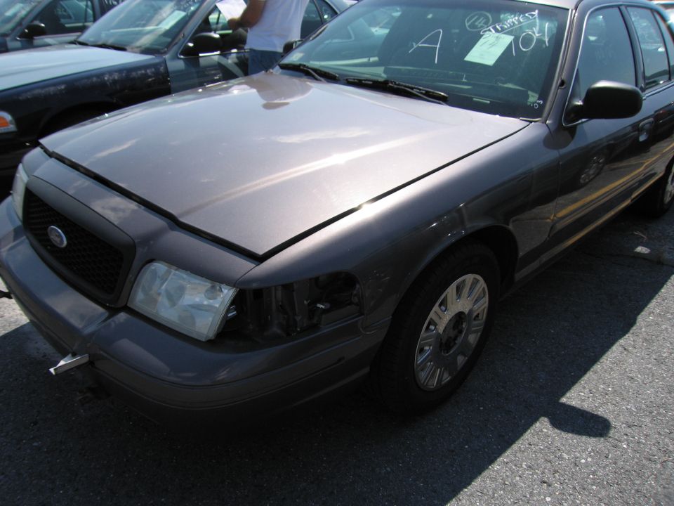Gray 2001 Ford Crown Victoria front view with missing headlight