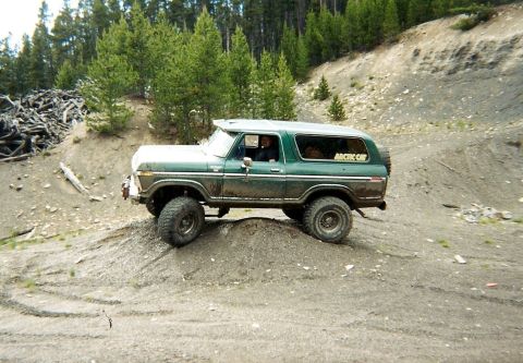 1979 Ford Bronco - LOOKING COOL