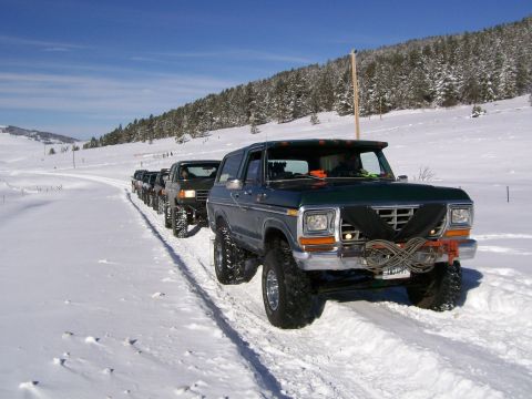 1979 Ford Bronco - STOPING TO LOCK IN THE HUBS
