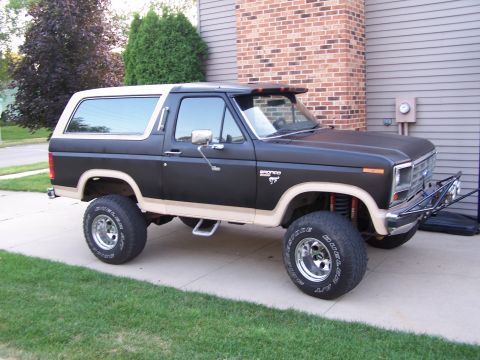 1986 Ford Bronco - This lifted Ford Bronco features a two-tone paint scheme and off-road tires.