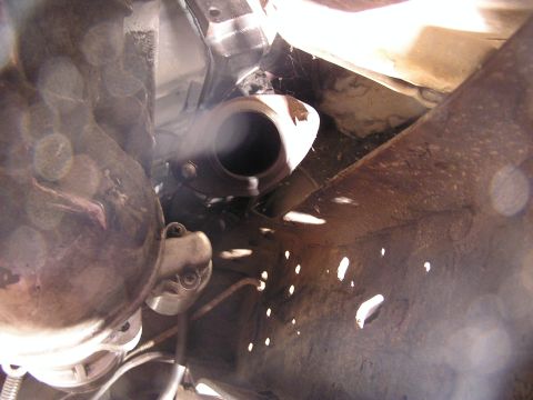 1988 Ford F-250 - Blurry pic of exhaust header from pass. side looking up