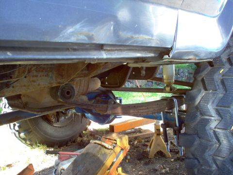 1986 Ford Bronco - The rear shackle will prove to be interesting on the passenger side. May need to move the catalytic converter.