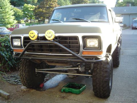 1978 Ford Bronco - Hard to see in driveway pics, but it is ALOT lower