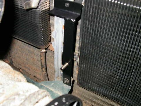 1990 Ford Bronco - Center mounting bracket.
