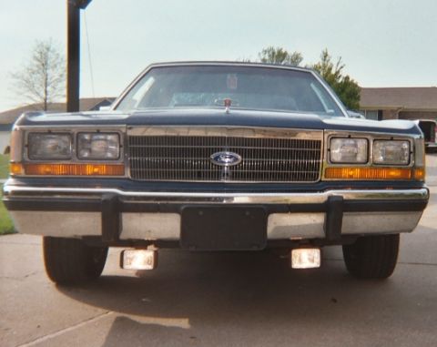 1988 Ford Crown Victoria - A picture of the front
