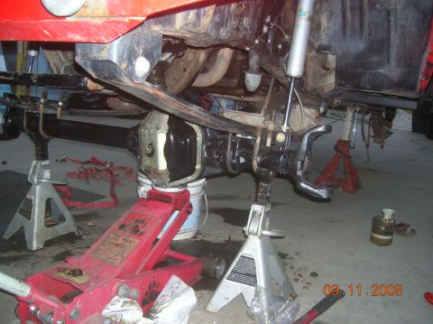 1985 Ford Bronco - and its back under the truck I used the 9 inch spring plates since they were thicker and bigger then the D44's