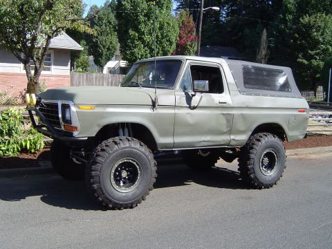 1978 Ford Bronco - Drives much better. I did a walk around to get some pics with the cut coils