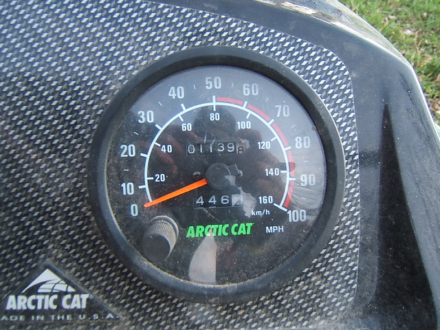 Arctic Cat snowmobile speedometer and odometer reading 1139 miles in a carbon-look dash