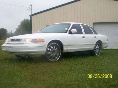 1995 Ford Crown Victoria photo