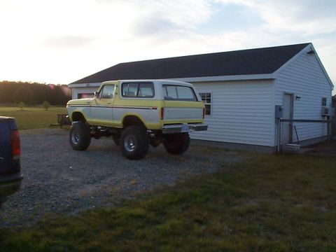 1978 Ford Bronco - In the drive way ready for wheeling.