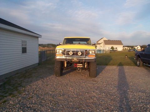 1978 Ford Bronco - Coming at you.