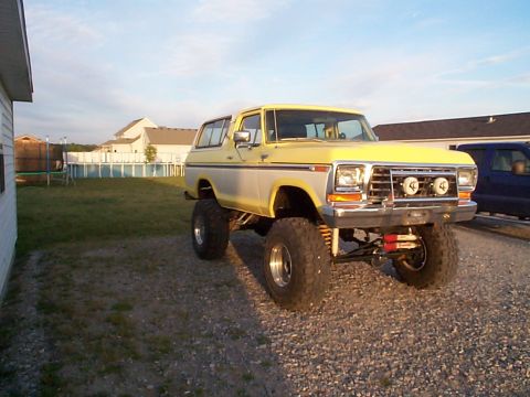 1978 Ford Bronco - Passenger side.