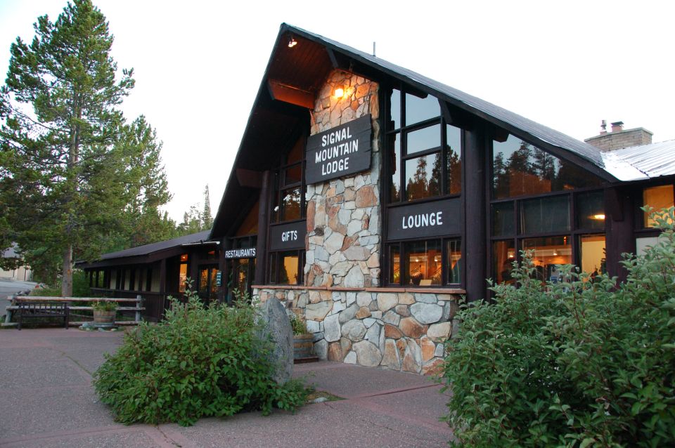 Signal Mountain Lodge with "Lounge", "Gifts", and "Restaurants" signs.