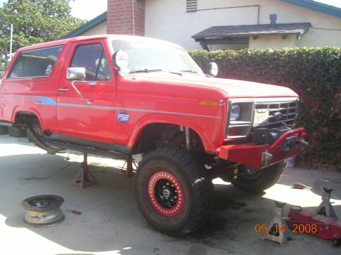 1985 Ford Bronco - rt front shot, tire on and back on the ground