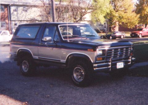1986 Ford Bronco - This Ford Bronco appears to be from the early 1980s, not a 1986 model.