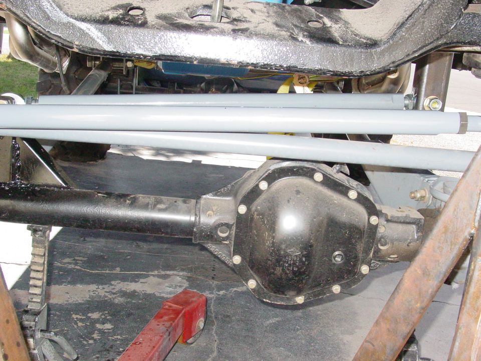 Rear differential and suspension components with gray bars