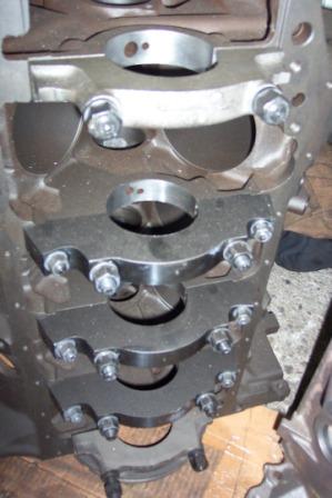 1972 Ford Ranchero - Pro-Gram splayed main caps on a TMI prepped 400. note the outer bolts catch the meat of the pan rail, not the undercut main webbing