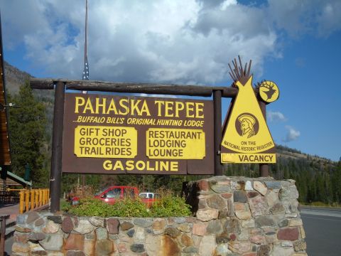 1998 BMW R1100GS ABS - Sign for Pahaska Tepee, Buffalo Bill's Original Hunting Lodge, listing services and noting its place on the National Historic Register.