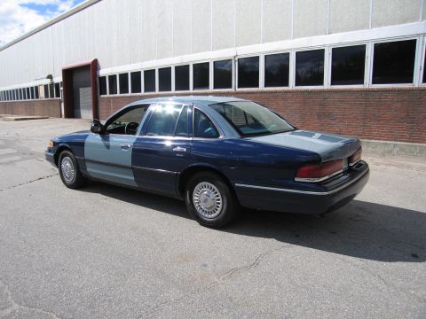 2001 Ford Crown Victoria - This Ford Crown Victoria has a two-tone paint job with a dark blue rear and a light gray front section.