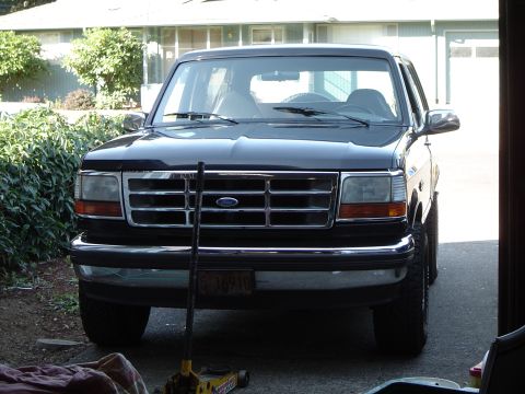 1989 Ford Bronco - Helped a friend out with her brakes