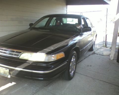 1996 Ford Crown Victoria photo