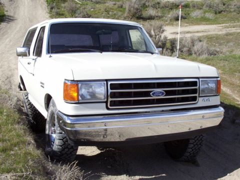 1990 Ford Bronco - Another shot of flexing stock-style.