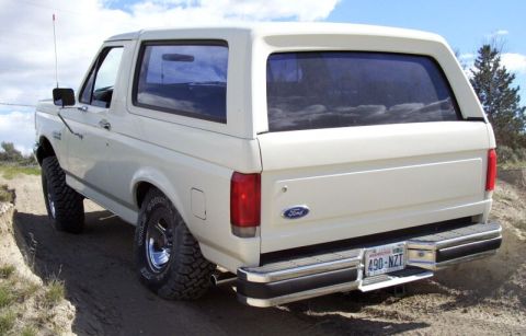 1990 Ford Bronco - The rear travels more than the front, of course.
