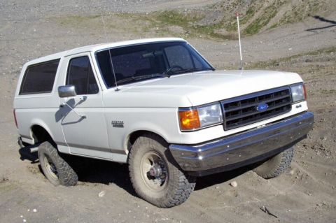 1990 Ford Bronco - Near the north entrance of the Moses Lake sand dunes.