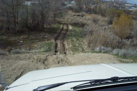 1990 Ford Bronco - Another shot behind Safeway; this spot can be troublesome when muddy.