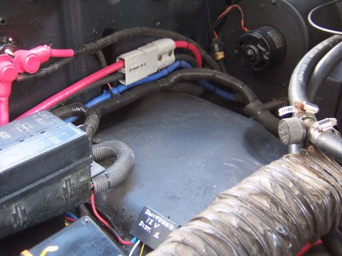1983 Ford Bronco - Connector for local disconnect of battery