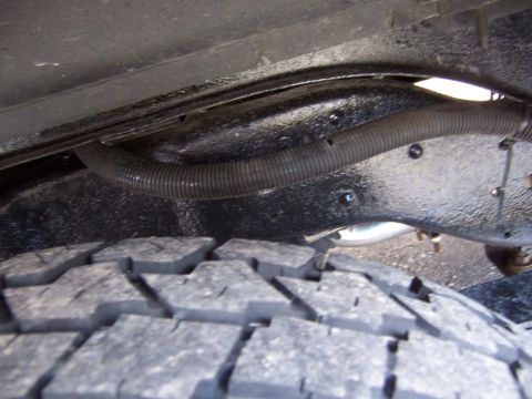 1983 Ford Bronco - Keeping it up tight to top of frame in back wheel well