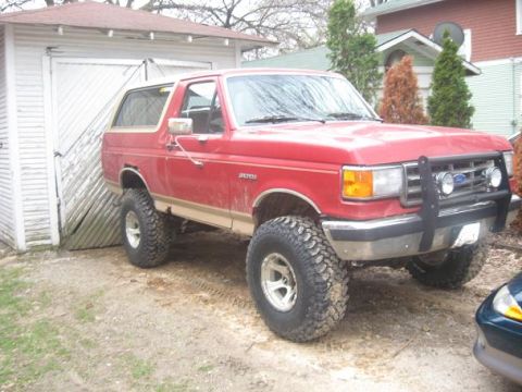 1988 Ford Bronco - With the 2'' blocks.
