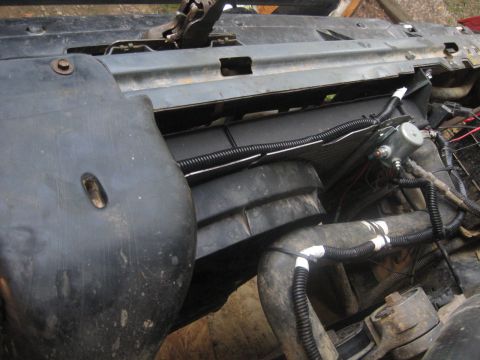 1988 Ford Bronco - Got a thicker radiator. Hopefully I'll move onto a dual fan shortly.
