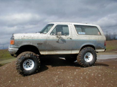 1988 Ford Bronco - i still need to cut the fenders more