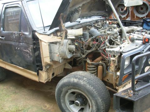 1983 Ford Bronco - The fender then comes off easily. While it's off, I'll fix the exhaust leak. But the original reason for removing it is to make access to t…