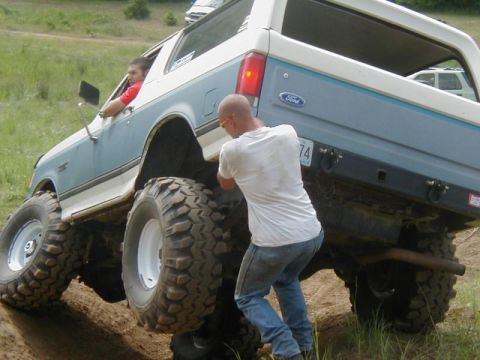 1988 Ford Bronco - trying not to tip over