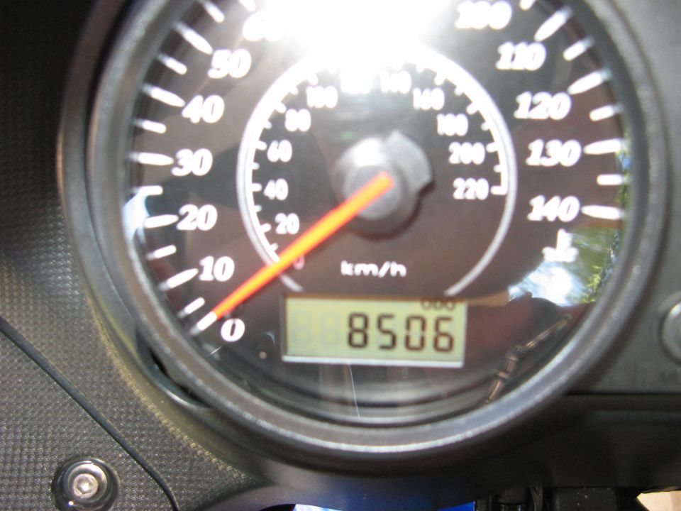 Motorcycle speedometer with odometer reading 8506 and km/h inner scale