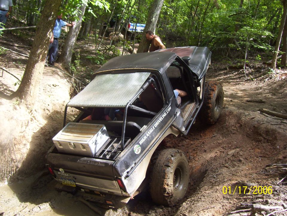 1978 Ford Bronco off-roading, 3q-front view, black