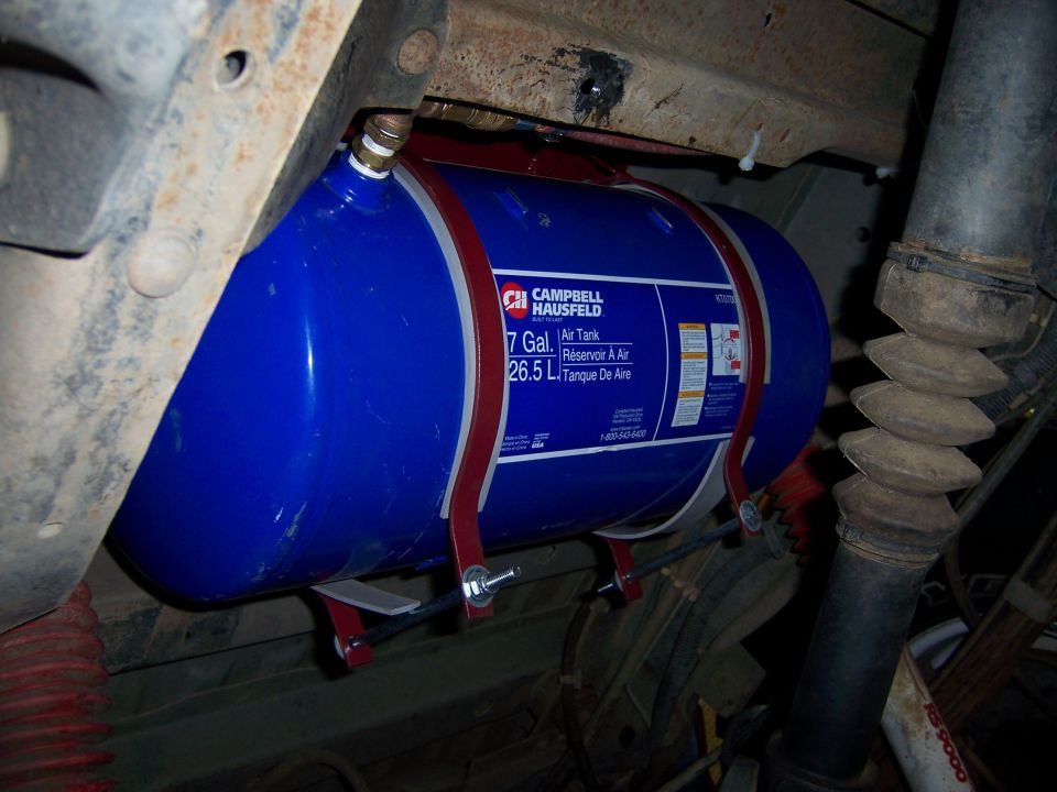 Campbell Hausfeld 7 Gallon air tank mounted under vehicle chassis