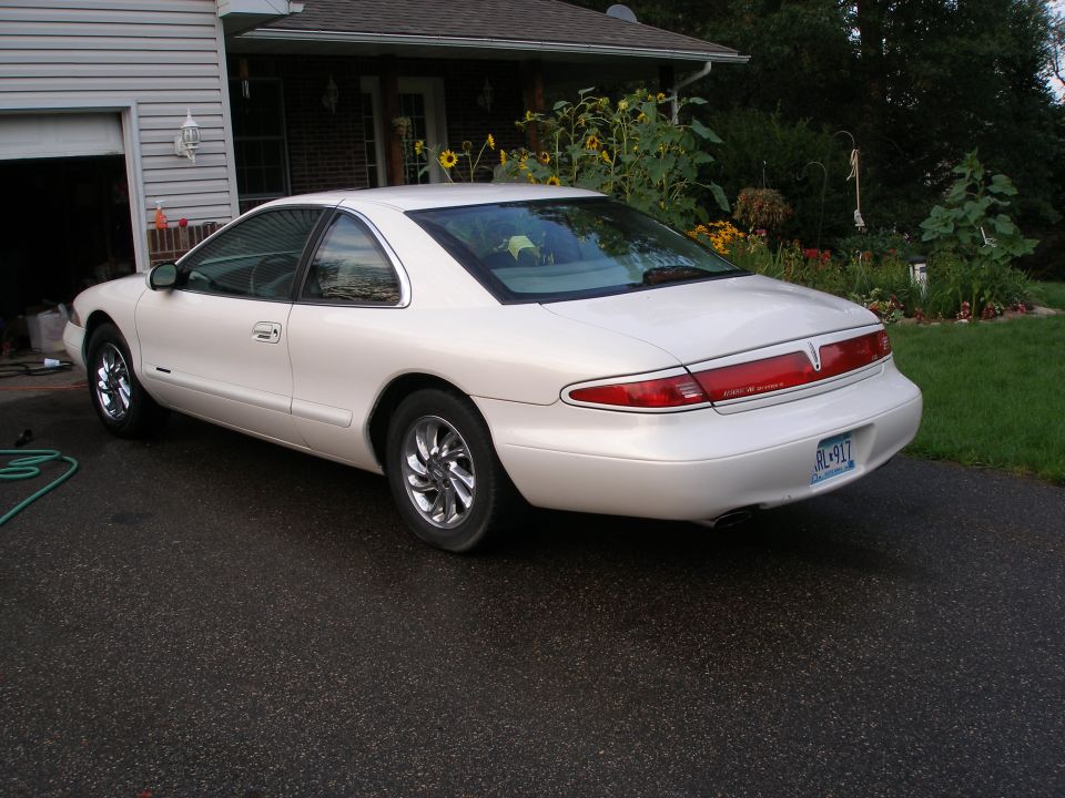 White 1998 Lincoln Mark VIII rear quarter view with chrome wheels
