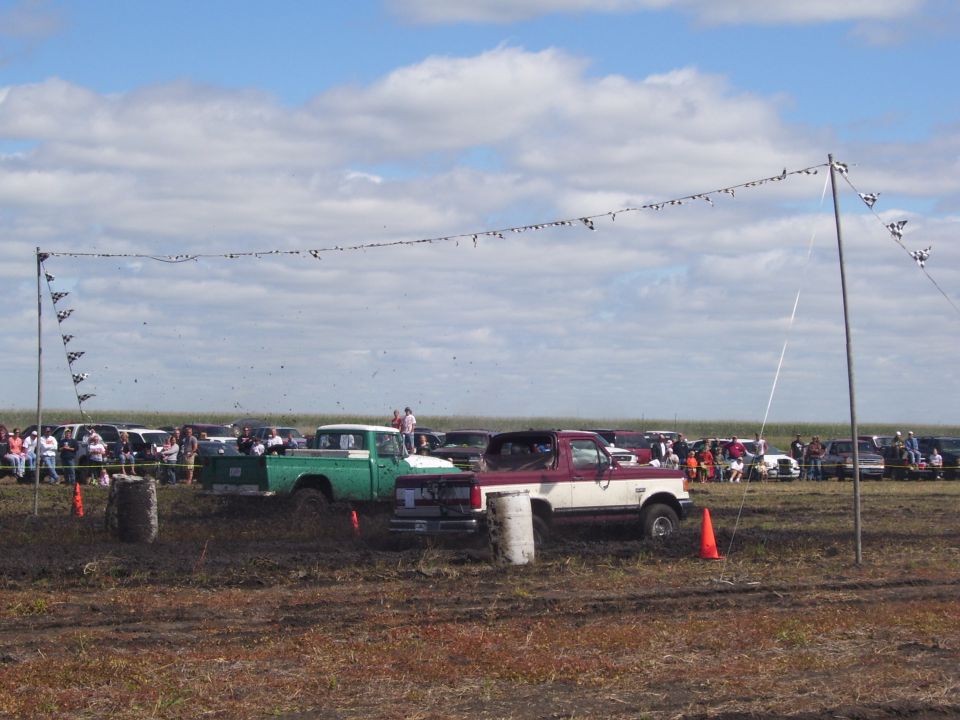 Mud drags in Horace August 2008