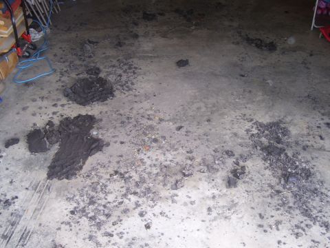 1991 Ford Bronco - Garage floor after parking inside the night after the mud drags