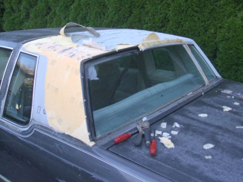 1982 Oldsmobile Cutlass - Removing the old vinyl top from a 1982 Oldsmobile Cutlass reveals the underlying metalwork.