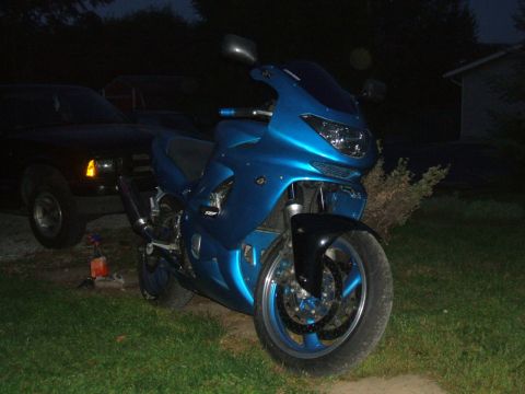 2004 Yamaha FZR600 photo