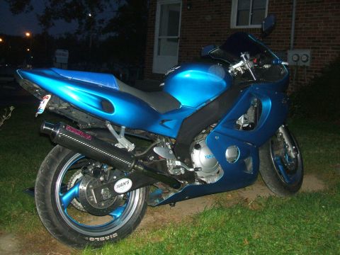 2004 Yamaha FZR600 photo