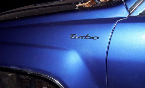 1986 Toyota Hilux - Close-up of a blue vehicle fender showing a 'Turbo' badge.