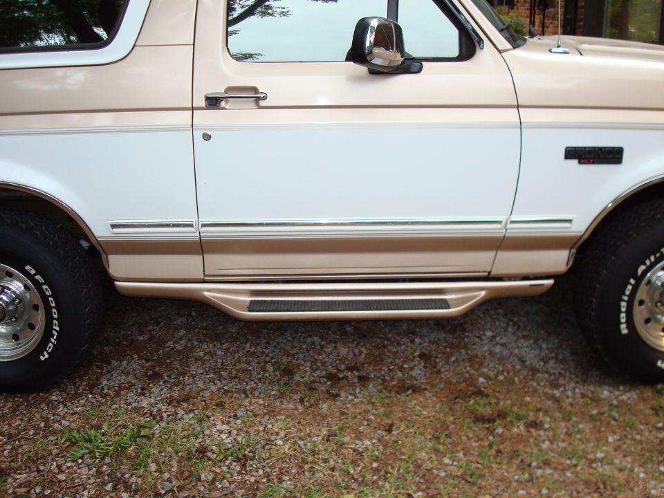 1992 Ford Bronco side door, running board, and tire