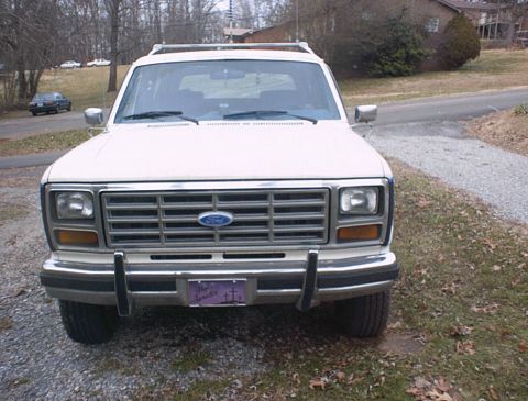 1986 Ford Bronco - Steel Horse light bar with custom CB antena in center, two custom stubies on sides for ham (soon to be replaced with a screwdriver antena)…