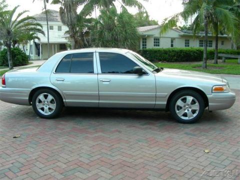 2007 Ford Crown Victoria photo