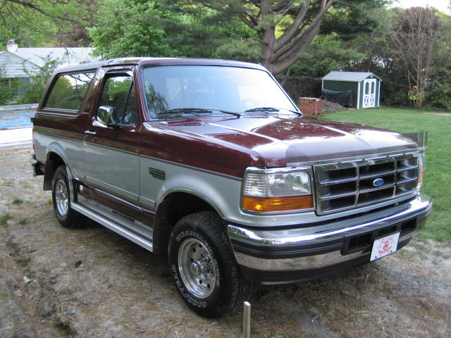 1996 Ford Bronco, maroon and silver, 3q-front view